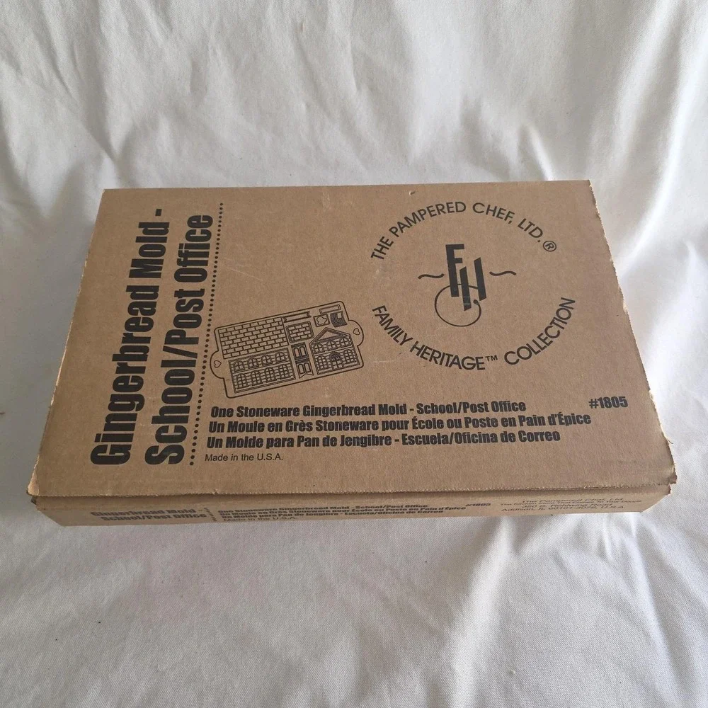VTG '97 Pampered Chef Stoneware Gingerbread Mold #1805 w/ Box School/Post Office